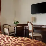 Hotel Athena 4*