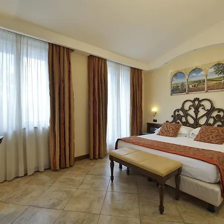 Hotel Athena 4*