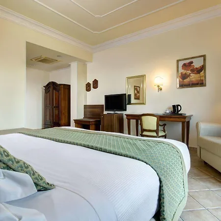 Hotel Athena 4*