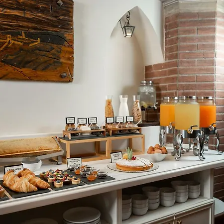 Athena Hotel 4*